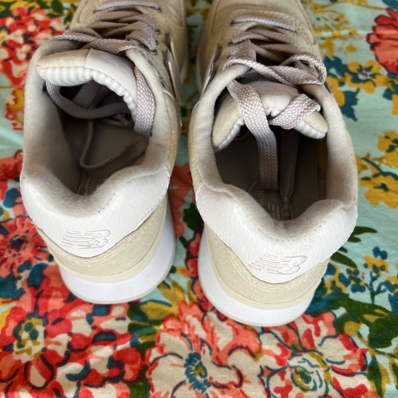 NEW BALANCE KIDS SNEAKERS SIZE 1 BEIGE CANVAS NEW - Picture 3 of 3